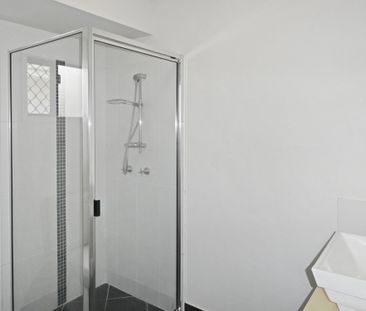 Spacious & Modern 4-Bedroom Family Home with Dual Living Areas! - Photo 3