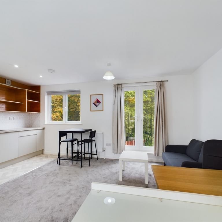 4 bedroom terraced house to rent - Photo 1