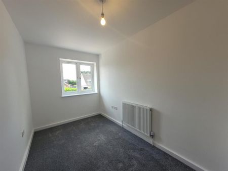 4 bedroom semi-detached house to rent - Photo 5