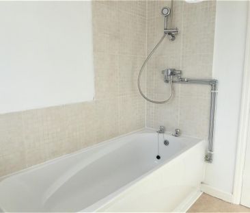 2 bedroom end of terrace house to rent - Photo 4