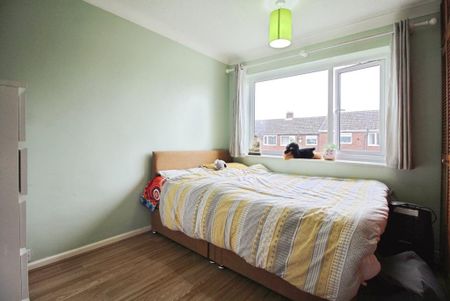 3 bedroom semi-detached house to rent - Photo 5