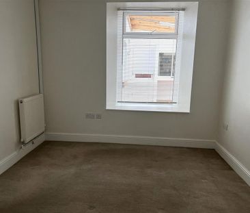 2 bedroom end of terrace house to rent - Photo 6