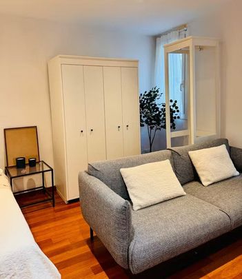 Carrer del Príncep de Viana, Barcelona, Catalonia 08001 - Photo 1