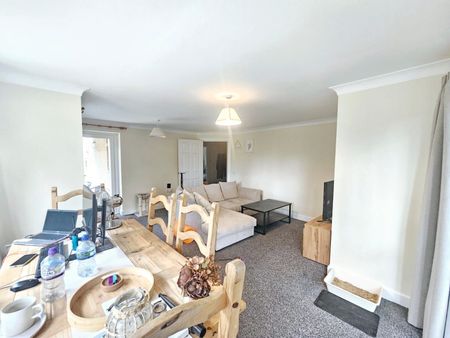 Regents Park Road, Southampton - Photo 3