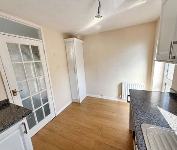 2 bedroom end of terrace house to rent - Photo 5