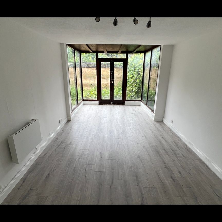 4 Bed Terraced House, Cottingham Road, SW8 - Photo 1