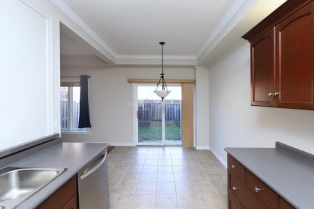 For Lease - 5229 Autumn Harvest Way, Burlington, Ontario - Photo 2