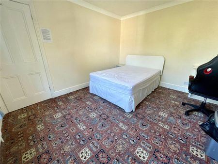 6 bedroom detached house to rent - Photo 4