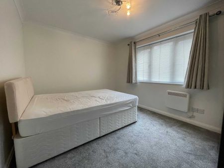 Price £1,600 pcm - Available Now - Unfurnished - Photo 4