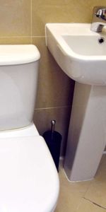 High Street, LONDON - Photo 4