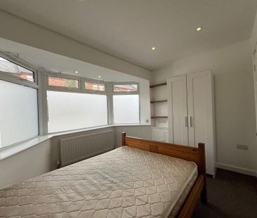 60 Ulsterville Gardens, Belfast, BT9 7BB - Photo 4