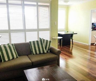 Large Light Filled Unit - 10 min walk to Chatswood Station - Photo 1