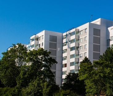 Modernes WG-Zimmer mit eigener Loggia und tollem Ausblick - Foto 1
