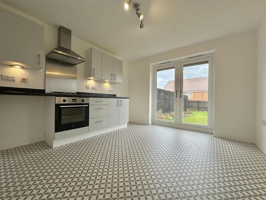 3 bedroom semi-detached house to rent - Photo 1