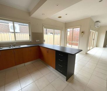 Modern Lifestyle in Prime location! - Photo 4