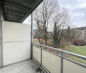 Sonnig. Hell. Perfekt für Singles – Wohnung mit Balkon - Photo 1