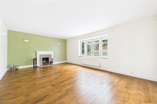 5 bedroom House in Uffcott Close, Reading - Photo 1
