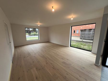 Nieuwbouwwoning met GARAGE, autostaanplaats & TUIN vlakbij centrum - Photo 5