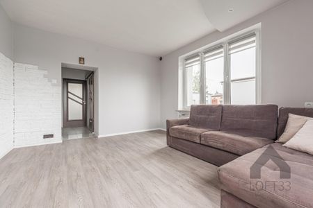 Przestronne, dwupokojowe mieszkanie w Centrum Jaworzna do wynajęcia | Spacer 3D - Zdjęcie 2