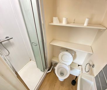 9 Bed Student Accommodation - Photo 5
