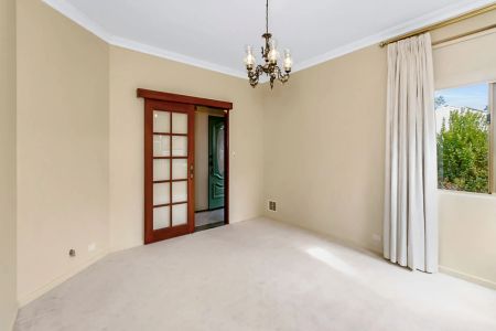 Character Home in Leafy Wembley Downs! - Photo 3