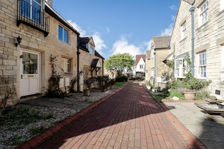 A 2 Bedroom House in Prestbury Manor GL52 3NQ - Photo 4