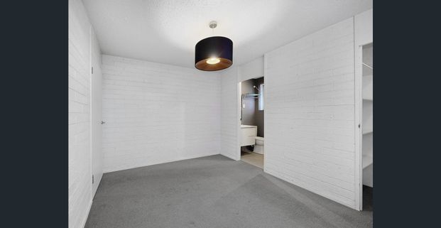 Renovated Ground Floor Apartment - Photo 1