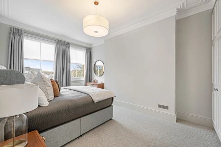 4 bedroom flat in South Kensington - Photo 5