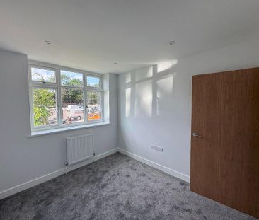 4 bedroom semi-detached house to rent - Photo 3