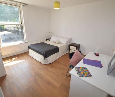 4 bedroom terraced house to rent - Photo 3