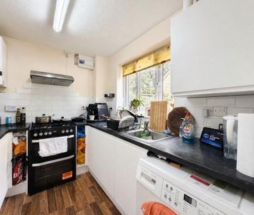 2 bedroom semi-detached house to rent - Photo 6