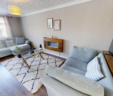 2 bedroom end of terrace house to rent - Photo 2