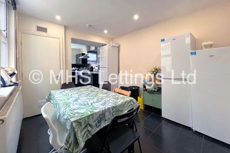 8 Bedroom Mid Terraced House for rent in Regent Park Avenue - Photo 4