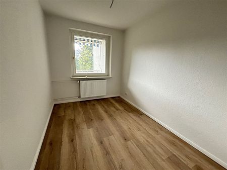 Modernisierte/renovierte 4- Zimmer-Wohnung mit Balkon in Neumünster-Brachenfeld! - Foto 2
