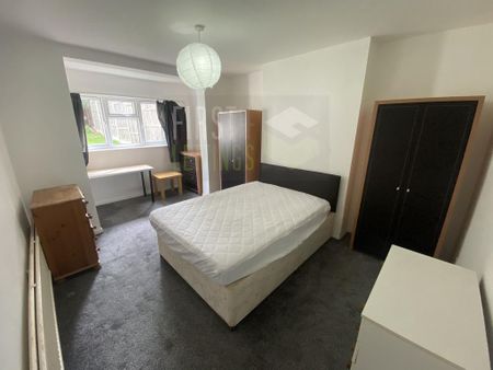 5 bedroom semi-detached house to rent - Photo 4