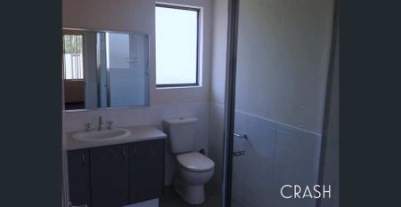 Beautiful 4 Bedroom, 2 Bathroom Townhouse in Cloverdale with Double Garage - Photo 3