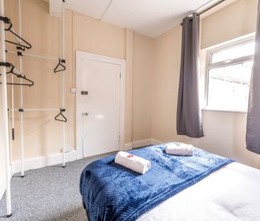 7 Bed End Terrace, Cave Street, BS2 - Photo 3