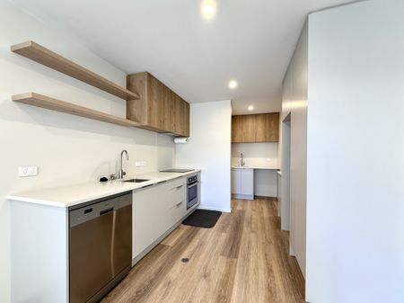 Modern 2-Bedroom Townhouse in Lower Hutt - Photo 5