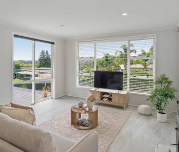 Modern Comfort and Seamless Indoor/Outdoor Living - $640 per week (... - Photo 1