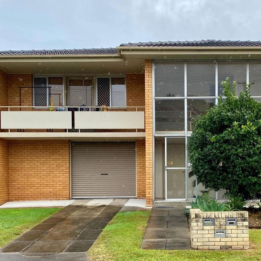 2/142 Pembroke Road, 4151, Coorparoo Qld - Photo 1