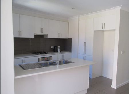 Cozy family home! - Photo 2