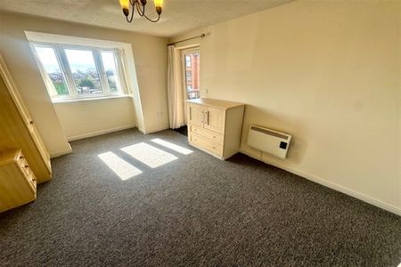 Priory Avenue, St Denys, SO17 - Photo 2