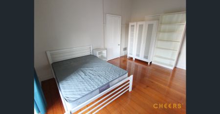 Cozy Apartment in Prime Toowong Location - Your Ideal Urban Retreat Awaits! - Photo 2