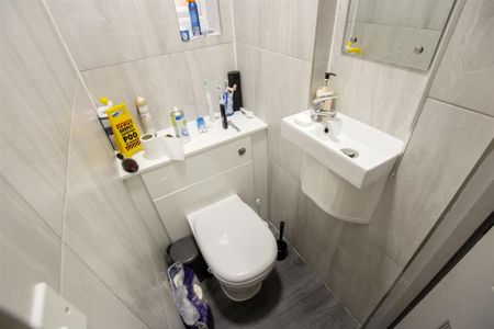 6 bedroom house to rent - Photo 2
