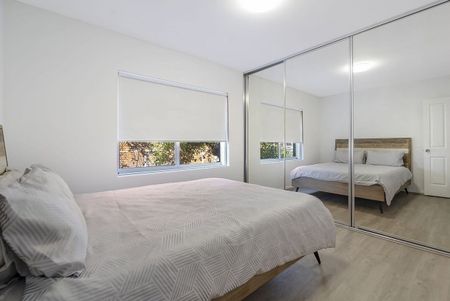 Bright & Breezy 2-Bedroom Apartment Opposite Maroubra Beach - Photo 3