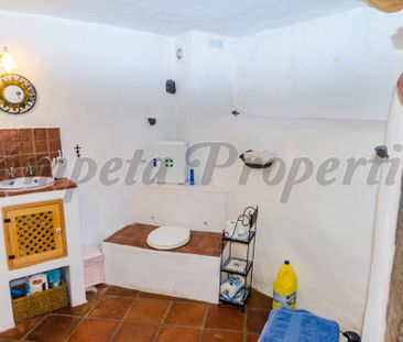 Townhouse in Salares, Inland Andalucia in the mountains - Photo 4