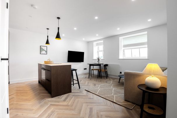 1 Bed Flat, St. Paul's Court, SW4 - Photo 1