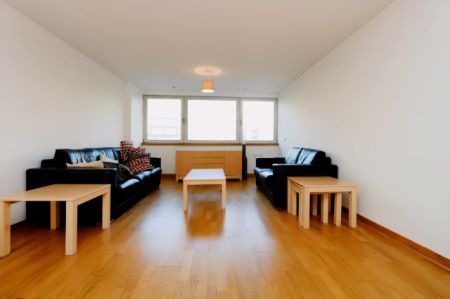 3Bedrooms, 3Bathrooms - Photo 2