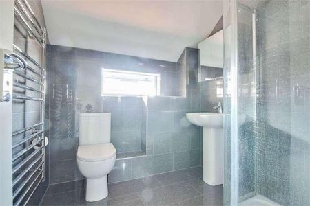 Cobb Close, Datchet, SL3 - Photo 3