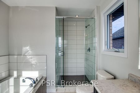 Detached Home For Lease | X8131582 - Photo 5